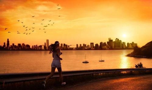 吃瓜群众和夕阳下的女人,吃瓜群众视角下的夕阳女性风采