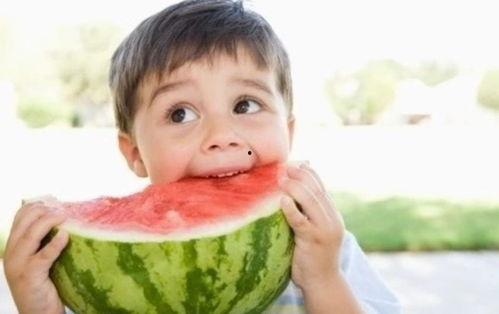 吃瓜群众一起吃西瓜