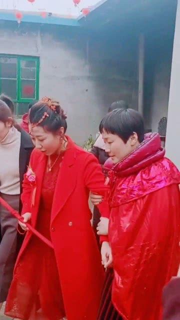 毒贩像吃瓜群众